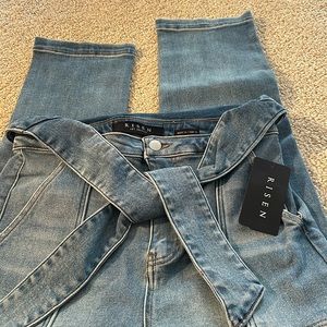 Risen jeans 13/31 straight leg, large front pockets